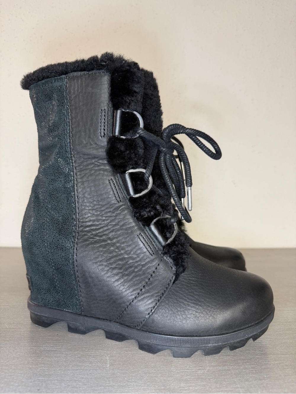 Sorel Joan of Arctic Wedge II Sherpa Boot Womens Size 7 Black Leather Lace-Up